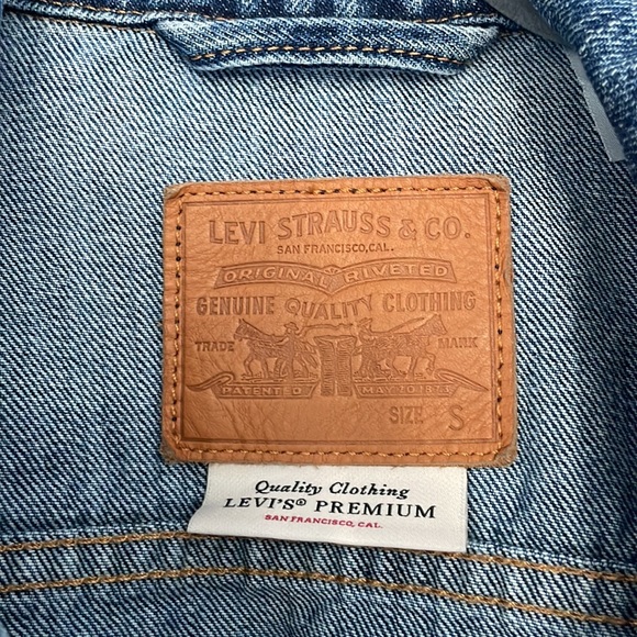 Levi’s Denim / Jean Jacket - Trucker Style - Picture 2 of 5